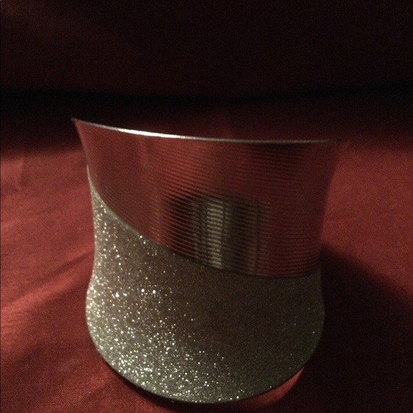 CLEARANCE: Metal Cuff Bracelet - Picture 3 of 8